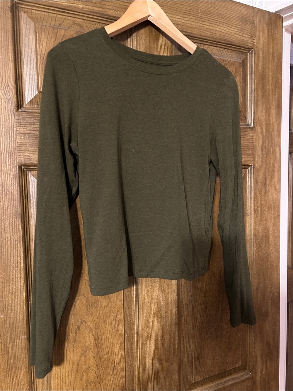 Old Navy Olive Green Long-Sleeve Crewneck Tee